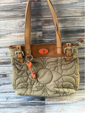 Fossil key per green gray floral quilt stitch cloth tote shoulder bag